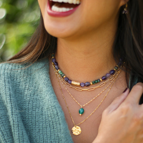 collier scintillant dore agate verte tendance