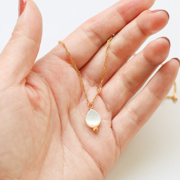 collier scintillant dore perle Tahiti tendance