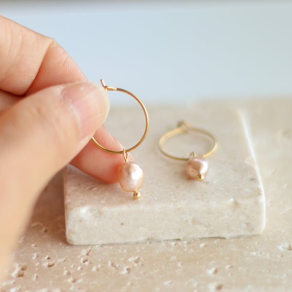 Mini créoles Perle rosée