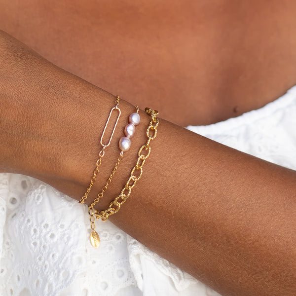Pink pearls bracelet