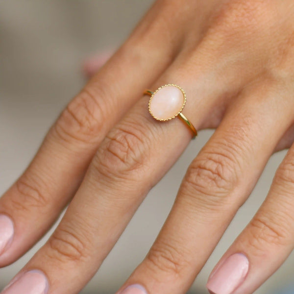 Bague créateur Quartz rose plaqué or porté