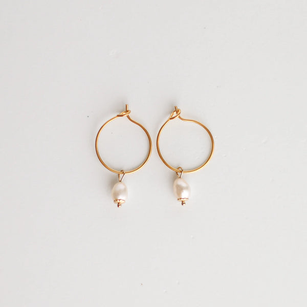 boucles d'oreille anneau perle nacre face