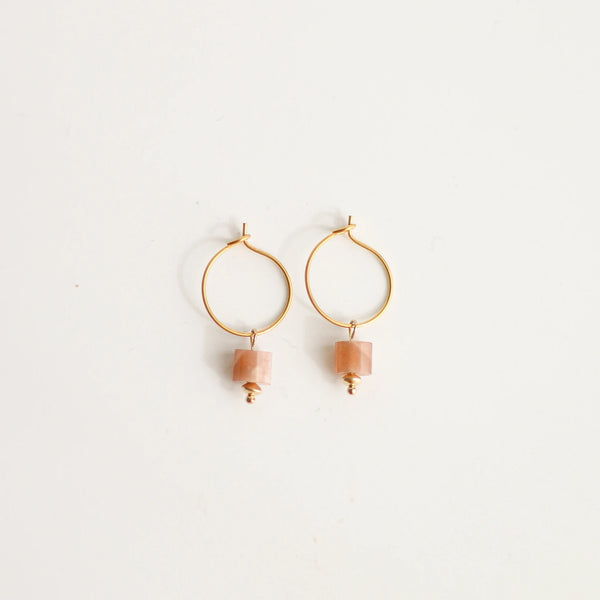boucles d'oreilles pierre de lune orangée face