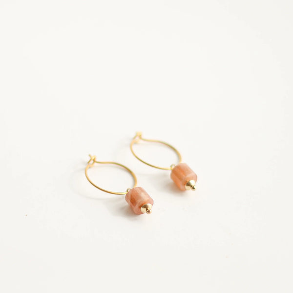 boucles d'oreilles pierre de lune orangée détails