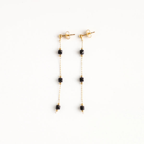 Boucles d'oreilles chaîne acier spinelle noire face
