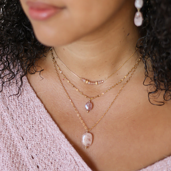 collier acier scintillant quartz fraise porté