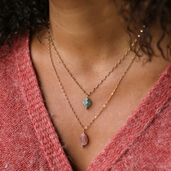 collier chaîne scintillante aventurine acier porté