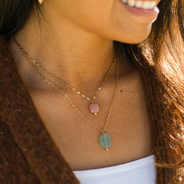 collier acier pierre de lune orangée porté