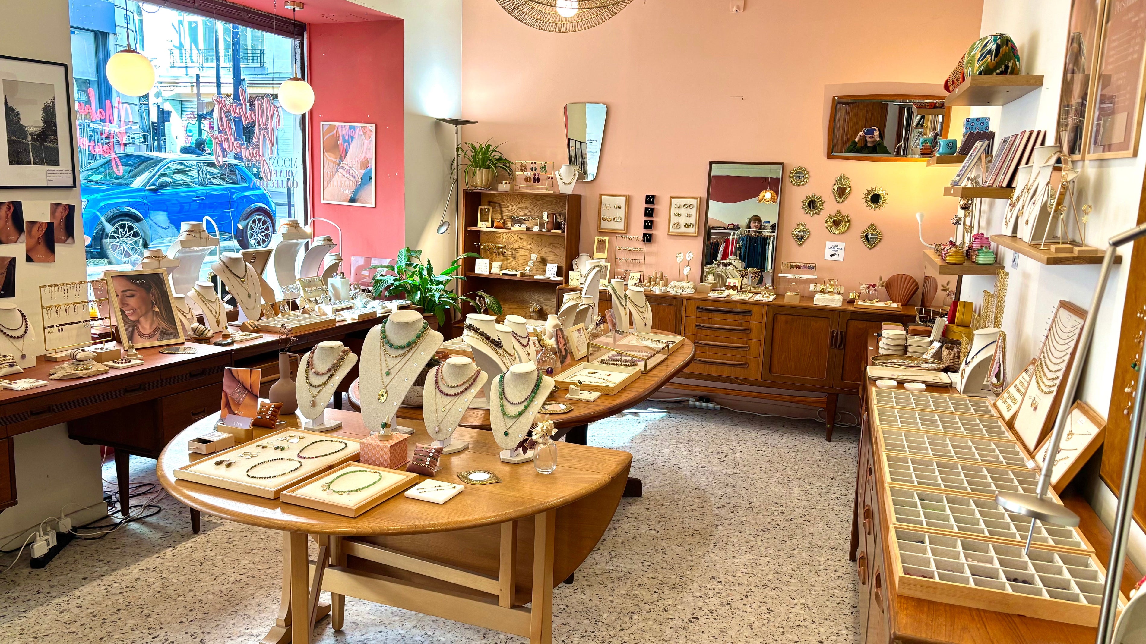 Notre boutique de bijoux à Paris 10 : découvrez Mahny Jewelry rue de Paradis