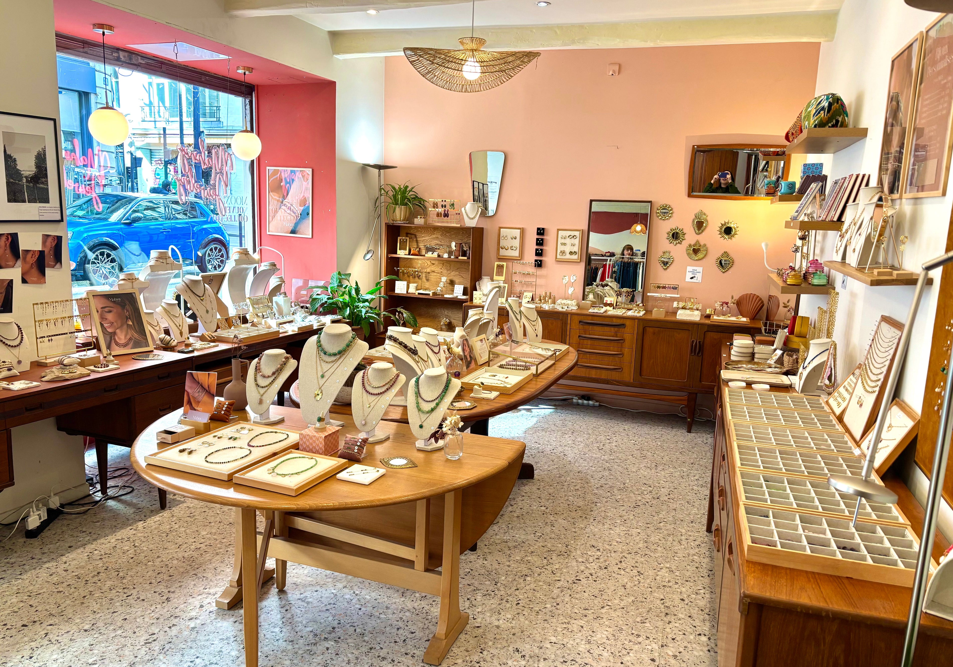 Notre boutique de bijoux à Paris 10 : découvrez Mahny Jewelry rue de Paradis
