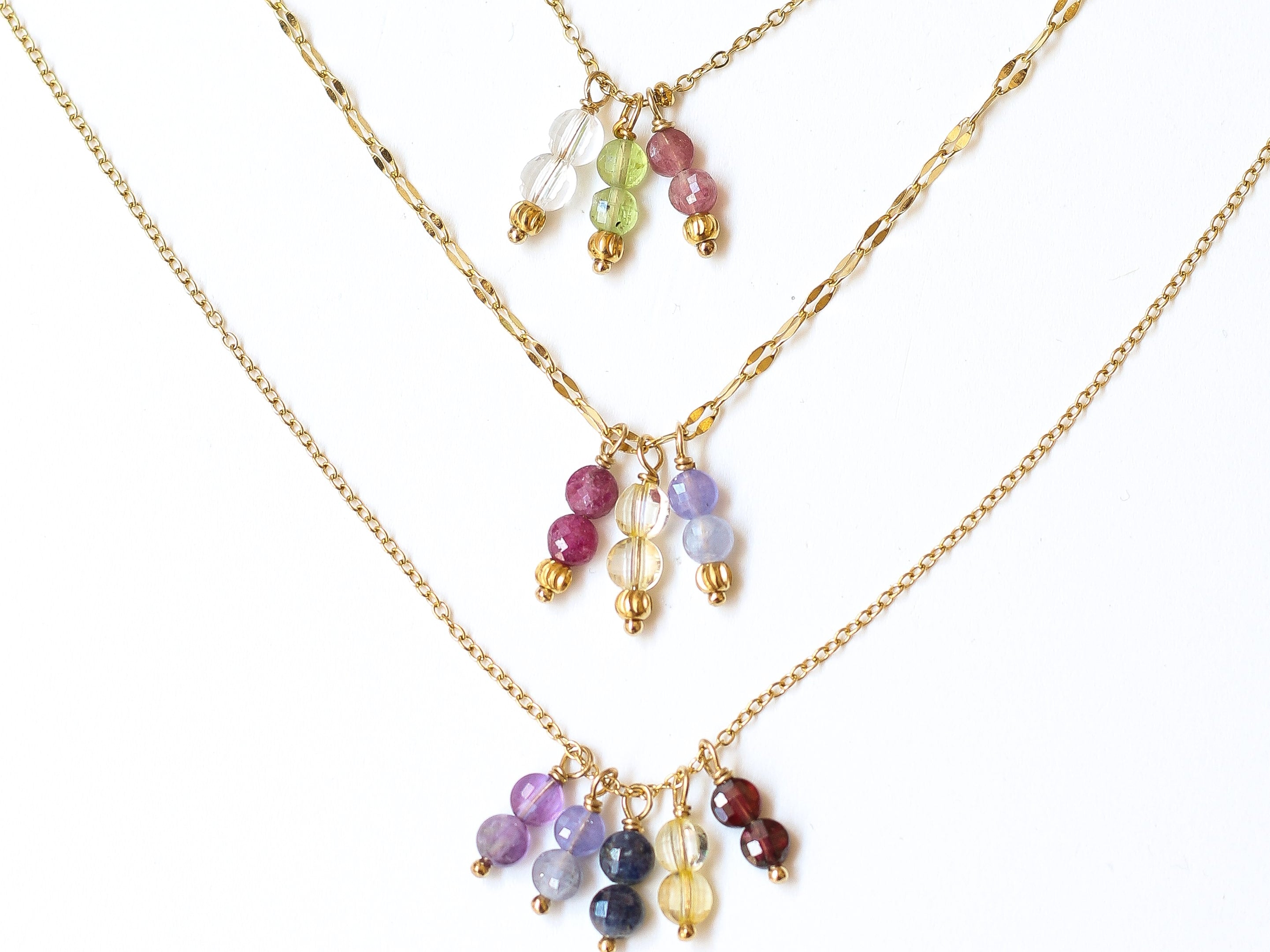 Votre Histoire, Sublimée par les Pierres de Naissance chez Mahny Jewelry