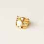 Bague vague martelée Nacre, pierre véritable, signé Mahny.