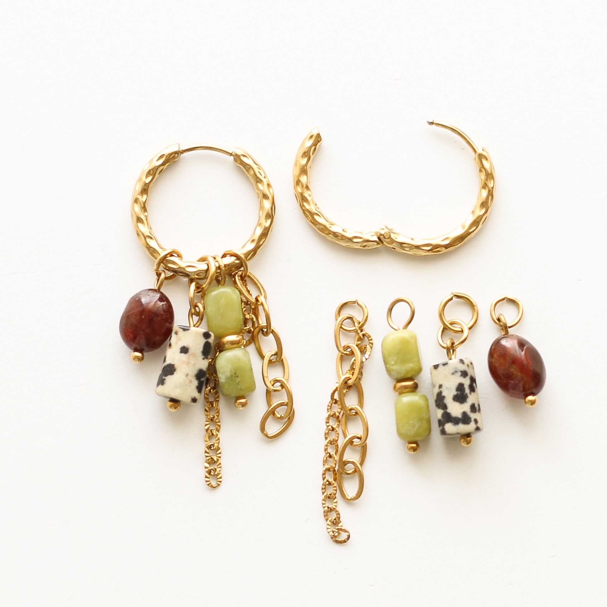 Boucles anneaux Jaspe dalmatien Jadéite, détail des pierres, Mahny bijoux pierres naturelles.