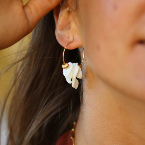 boucles anneau nacre naturelle acier