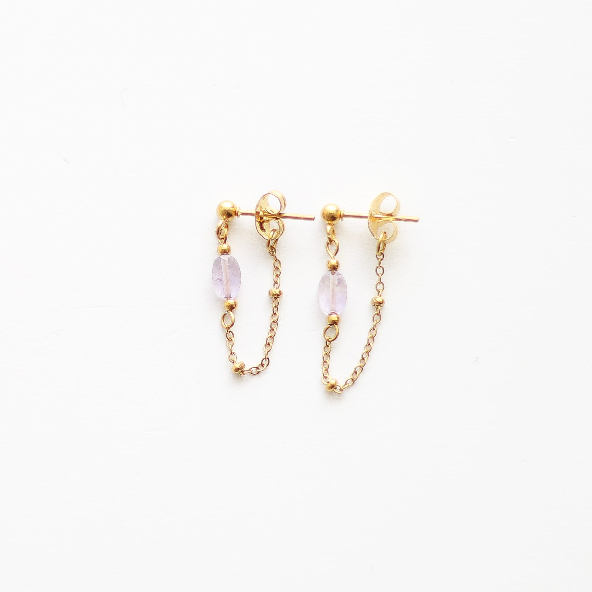 Boucles d'oreilles en améthyste lavande à chaîne, pierre naturelle fine.