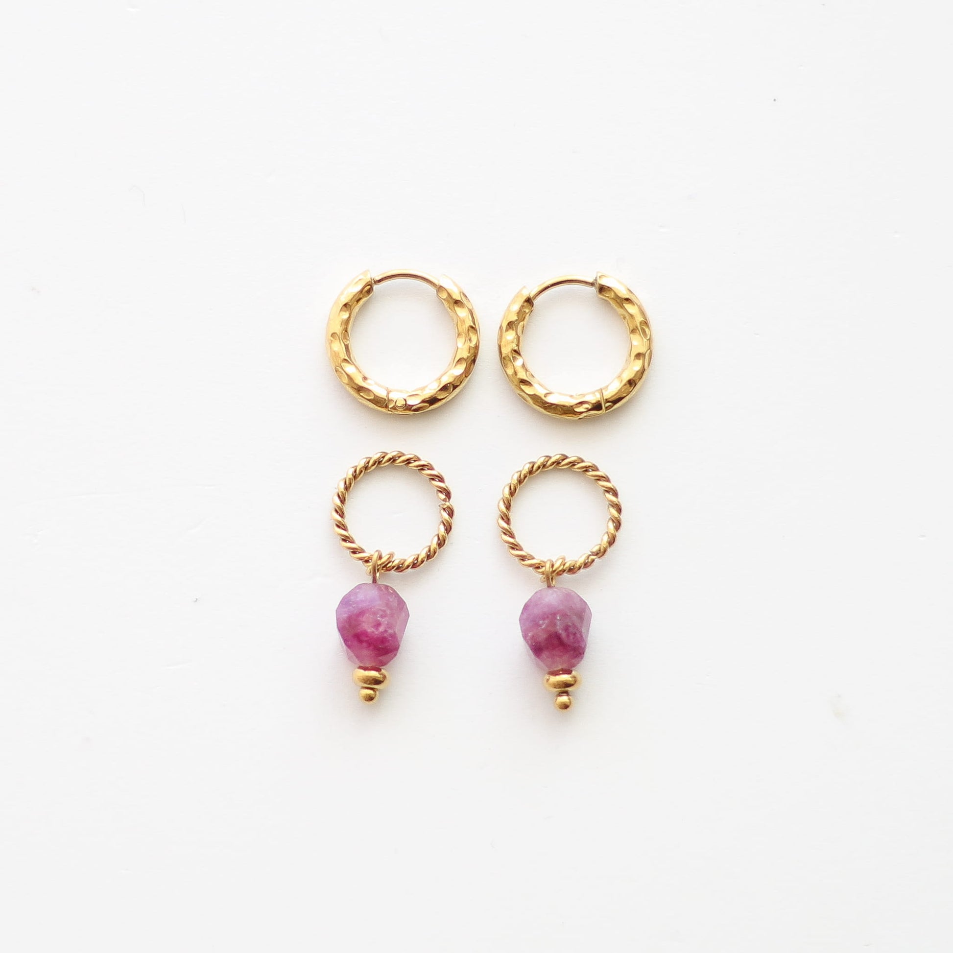 Créoles en aragonite violette, bijou femme.
