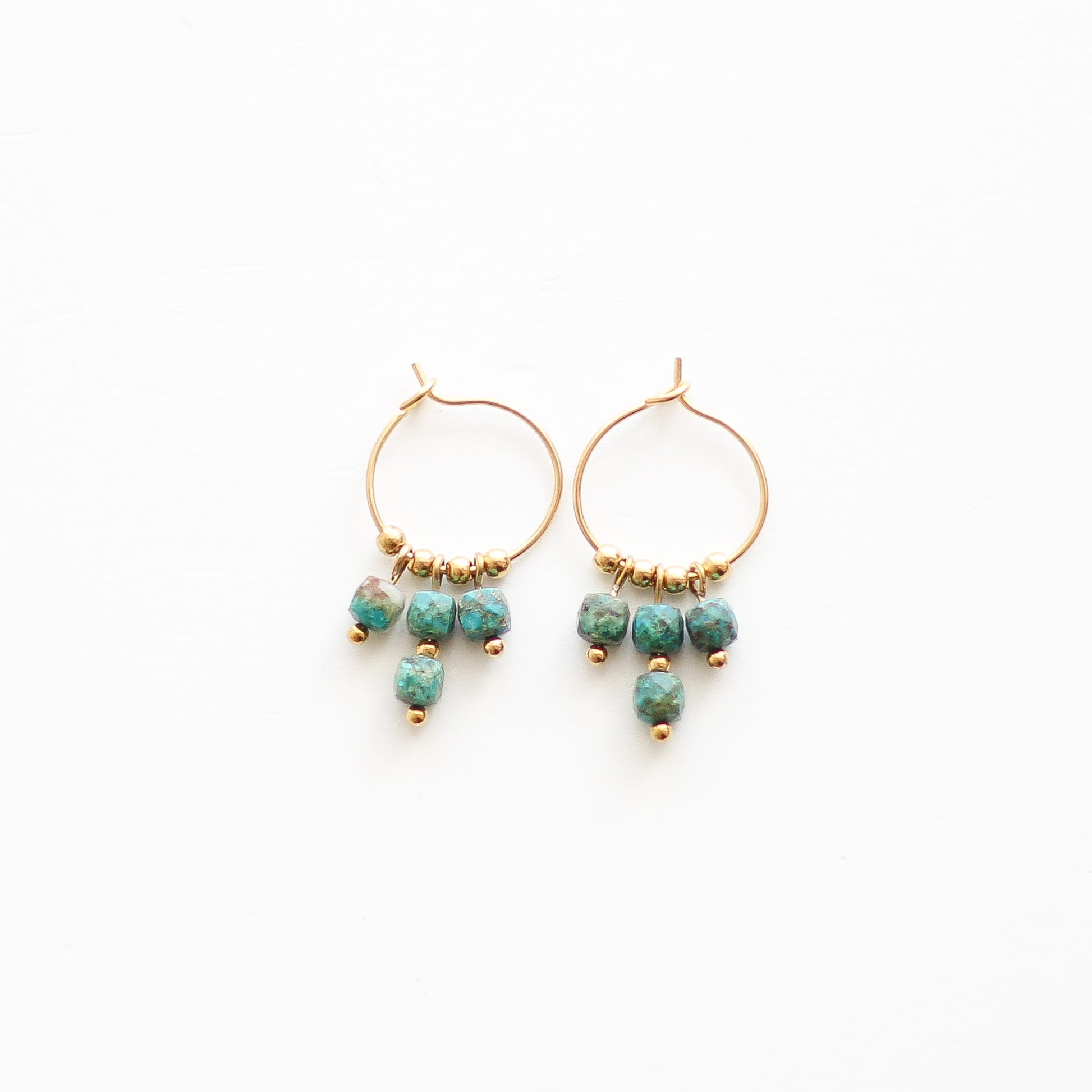 Créoles en chrysocolle, acier inoxydable doré.