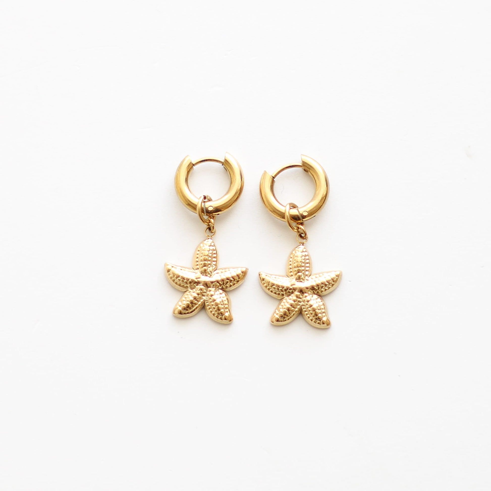 Boucles d'oreilles à pendentif étoile de mer doré, acier inoxydable doré.