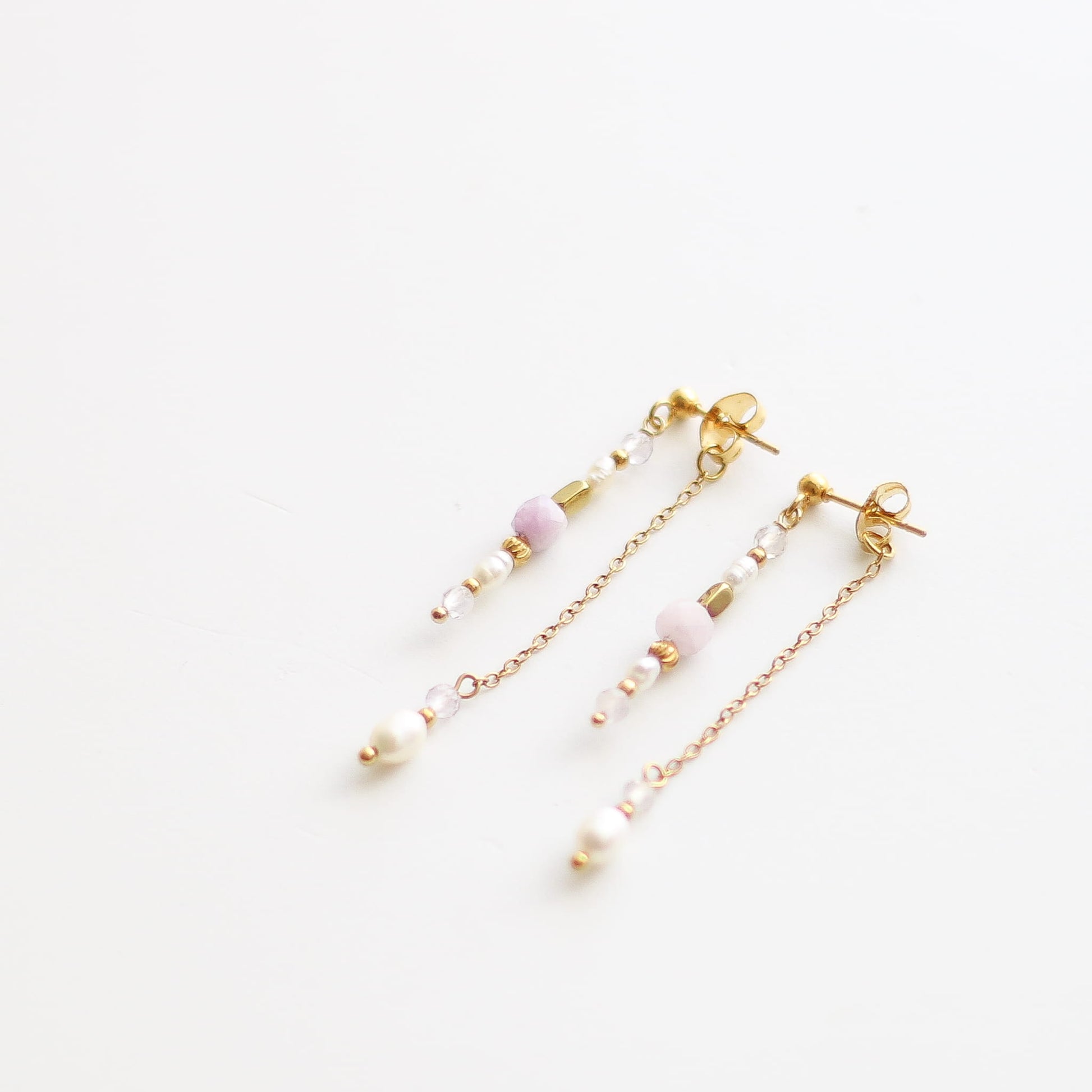 Boucles d'oreilles en kunzite rose à chaîne, création faite main.