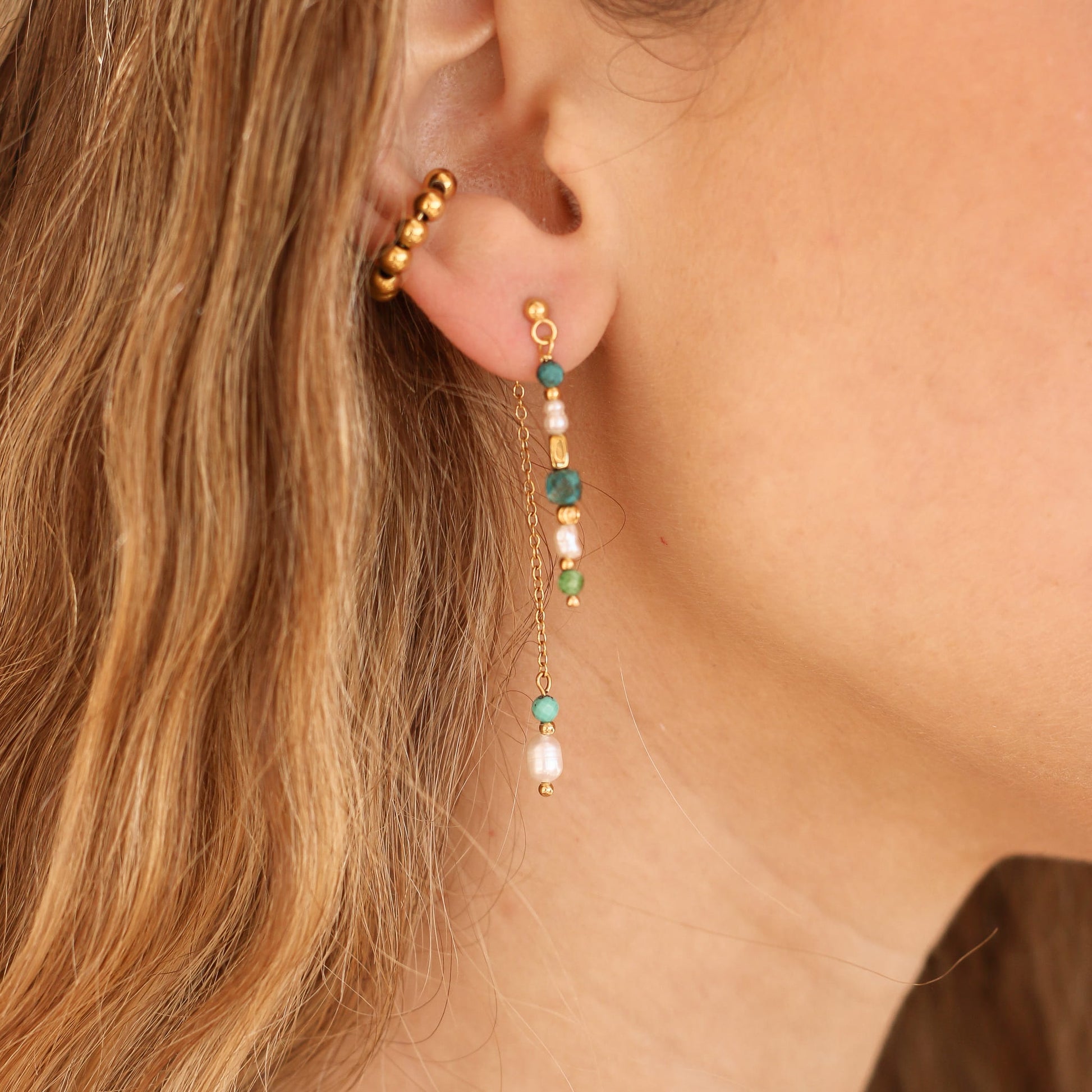 Boucles d'oreilles en turquoise à chaîne, assemblé à la main.