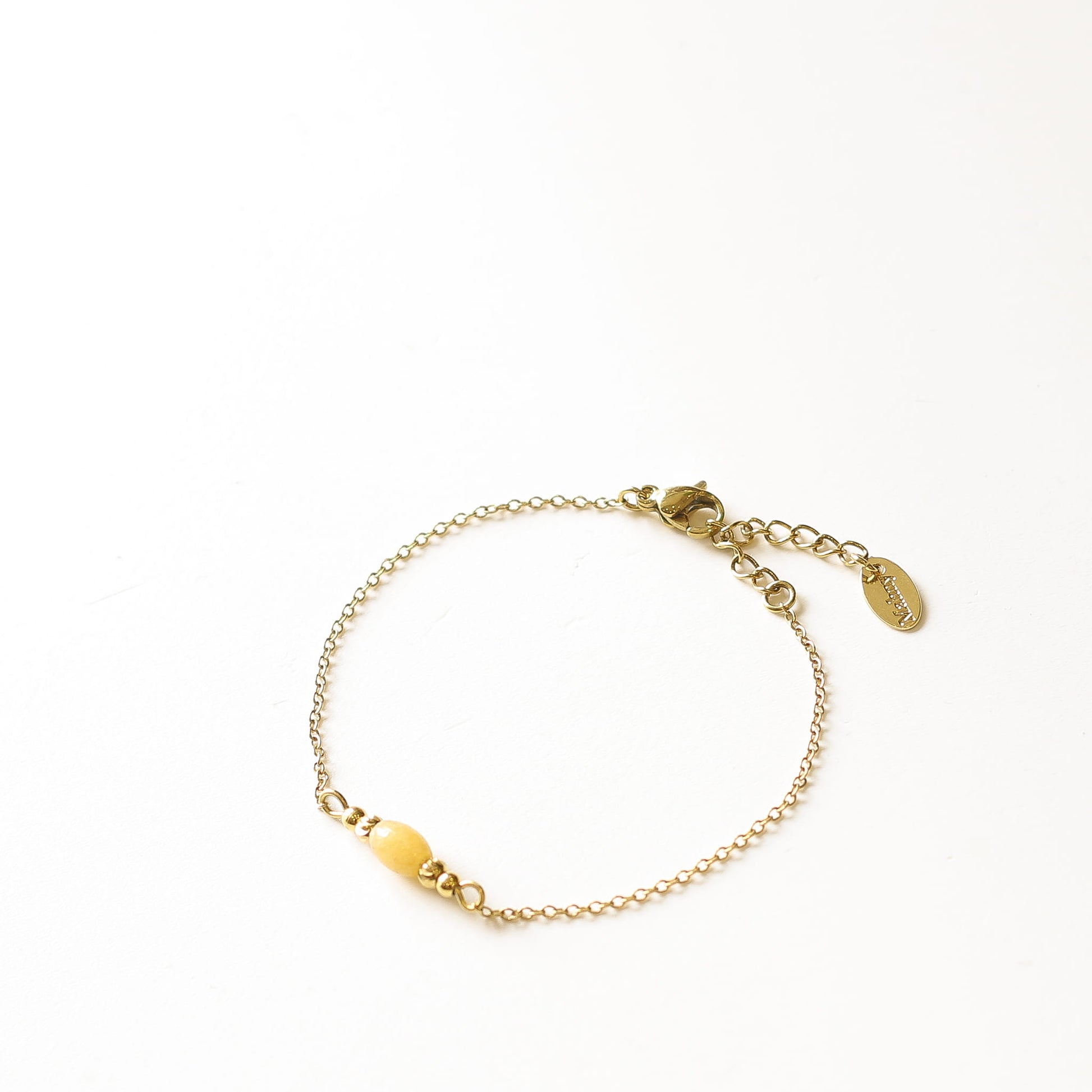 Bracelet Aventurine Jaune fin, détail des pierres, Mahny pierres assemblées main, Paris.