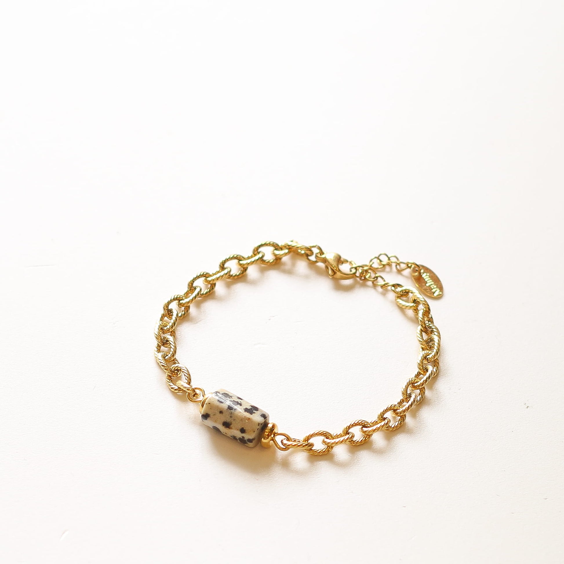 Bracelet Jaspe Dalmatien chaîne cordage, détail des pierres, Mahny bijoux pierres naturelles.