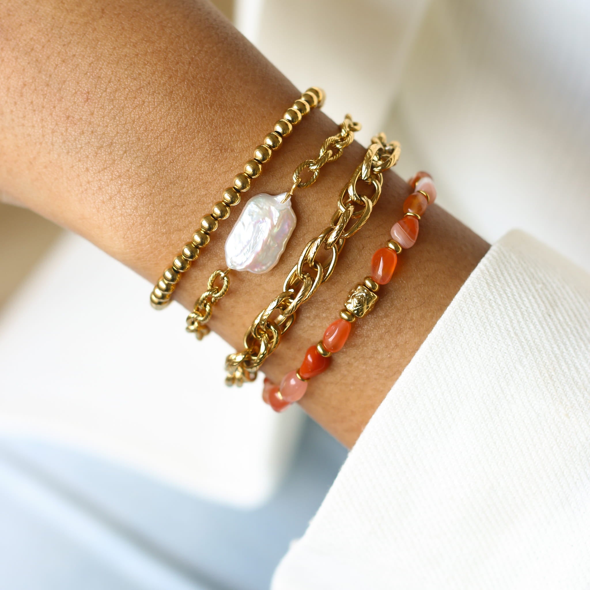 Bracelet Cornaline pierre, vue rapprochée, pierre véritable, signé Mahny.