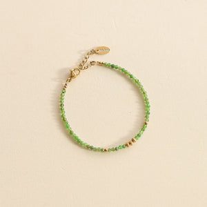 Bracelet perlé en Diopside verte avec des billes dorées