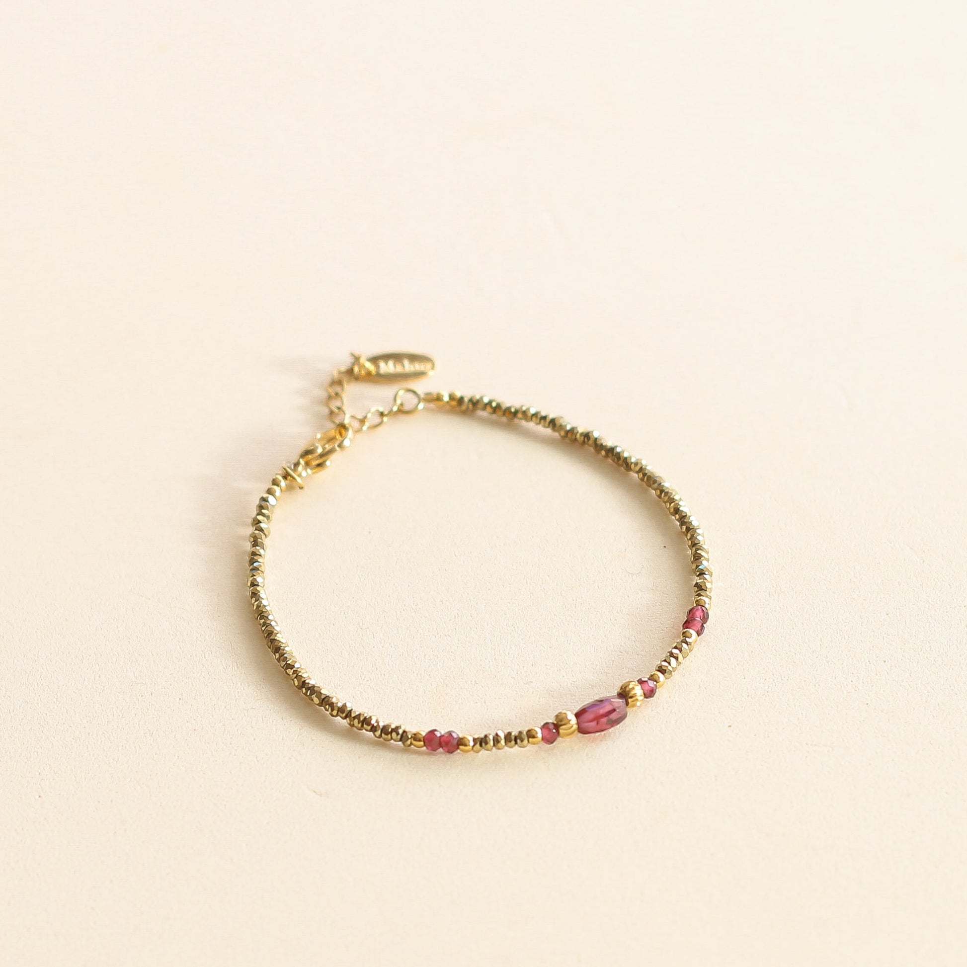 Bracelet Hématite Grenat monté à la main à Paris