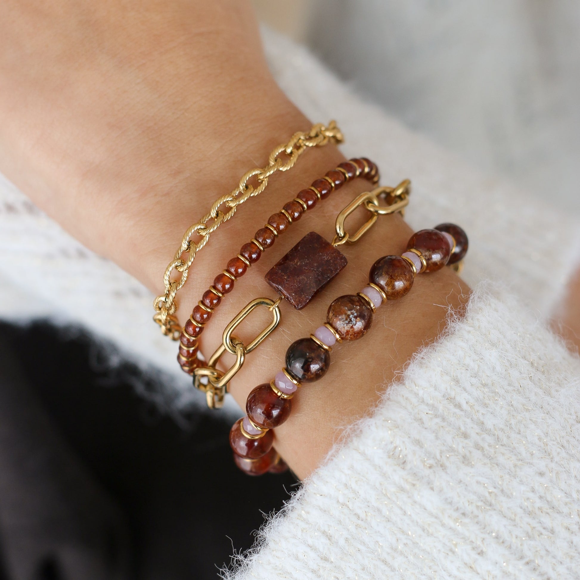 Bracelet Billie en Grenat Orangé et détails en acier inoxydable durable