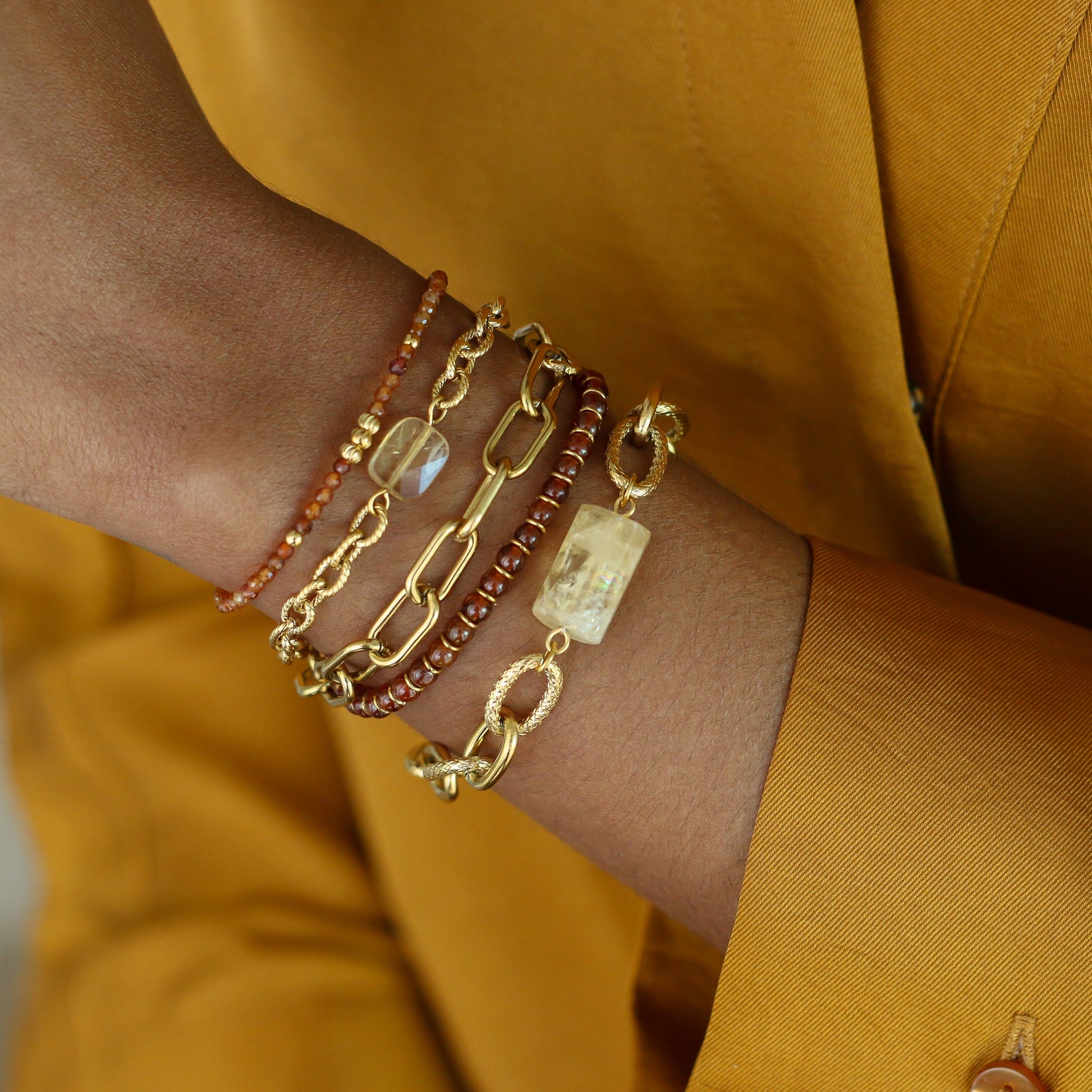 Bracelet perlé Grenat Orangé assemblé à la main dans un atelier parisien