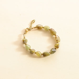 Bracelet en pierre de Grenat Vert et détails dorés