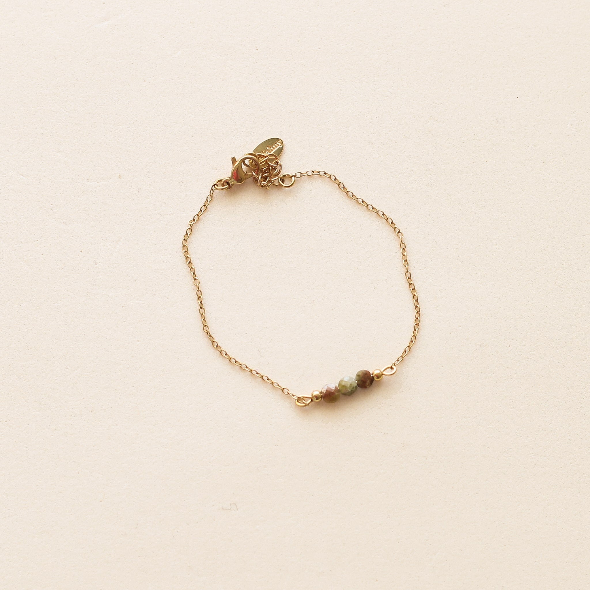 Bracelet 3 perles Grenat Vert avec sa chaine en acier inoxydable