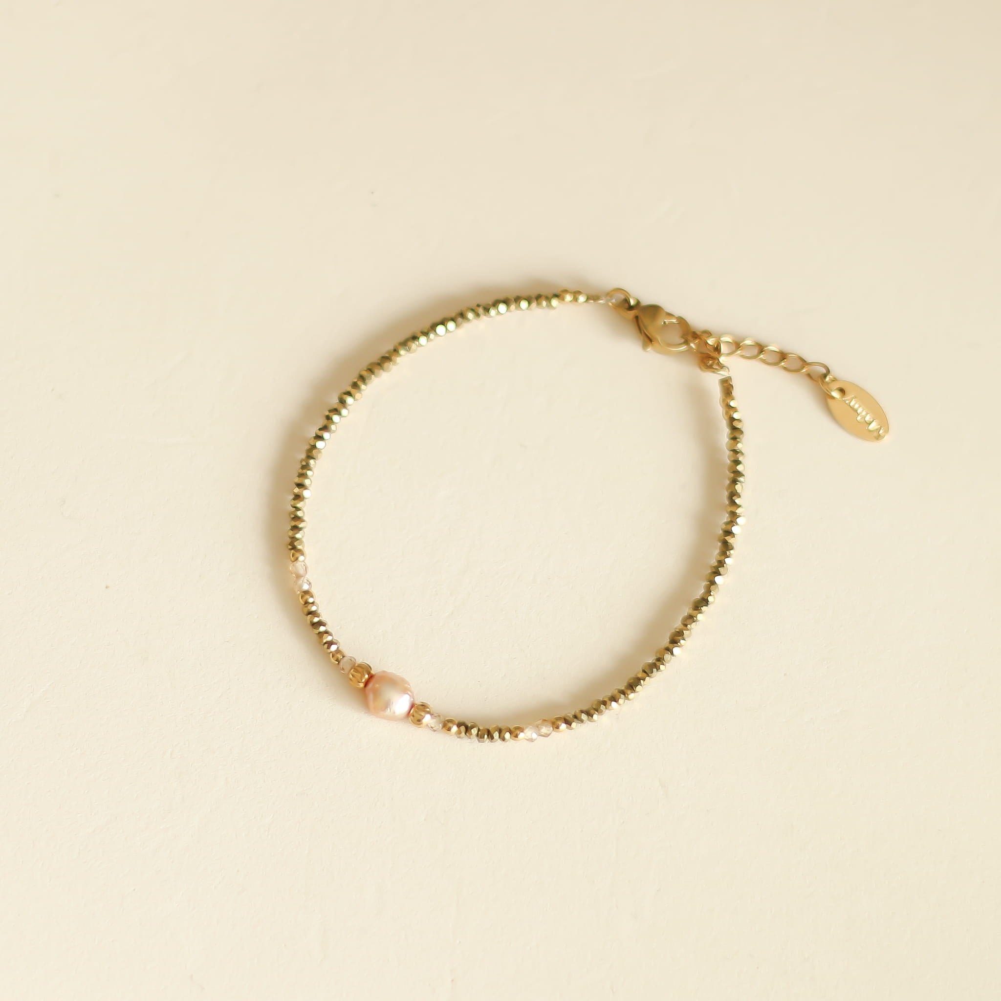 Bracelet Perle d'eau douce orangée hématite dorée