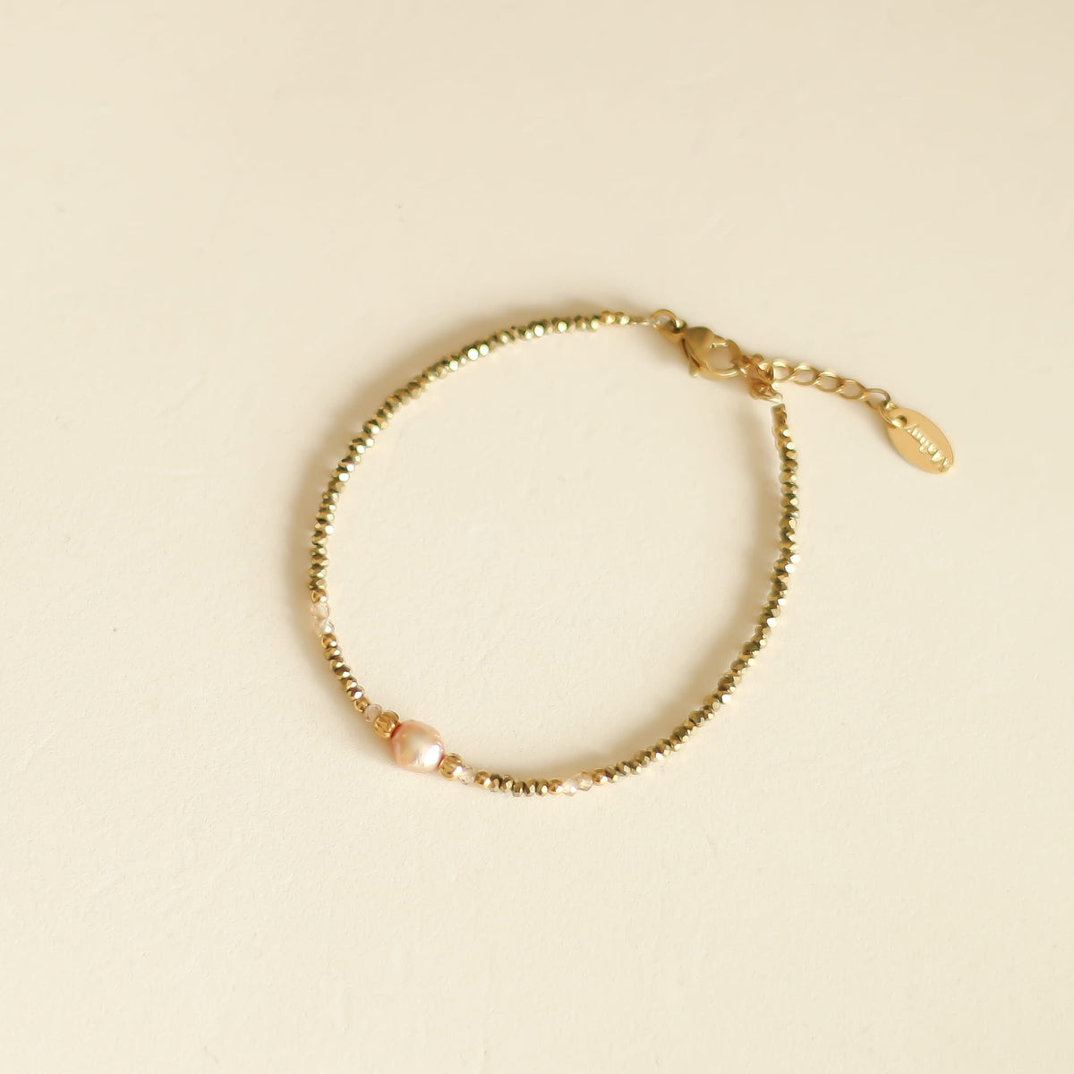Bracelet Perle d'eau douce orangée hématite dorée