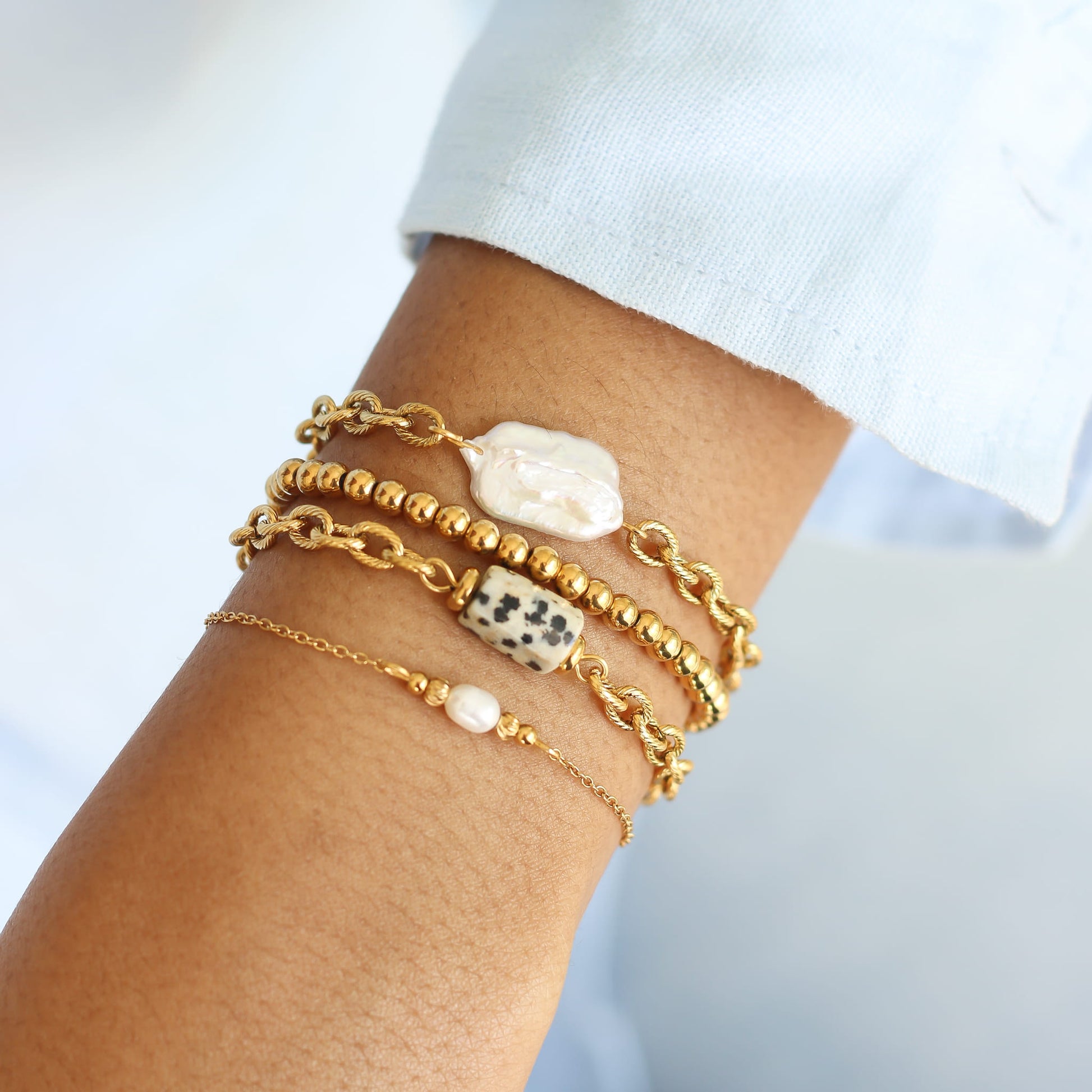 Bracelet Nacre chaîne cordage, vue rapprochée, création Mahny bijoux pierres semi-précieuses.