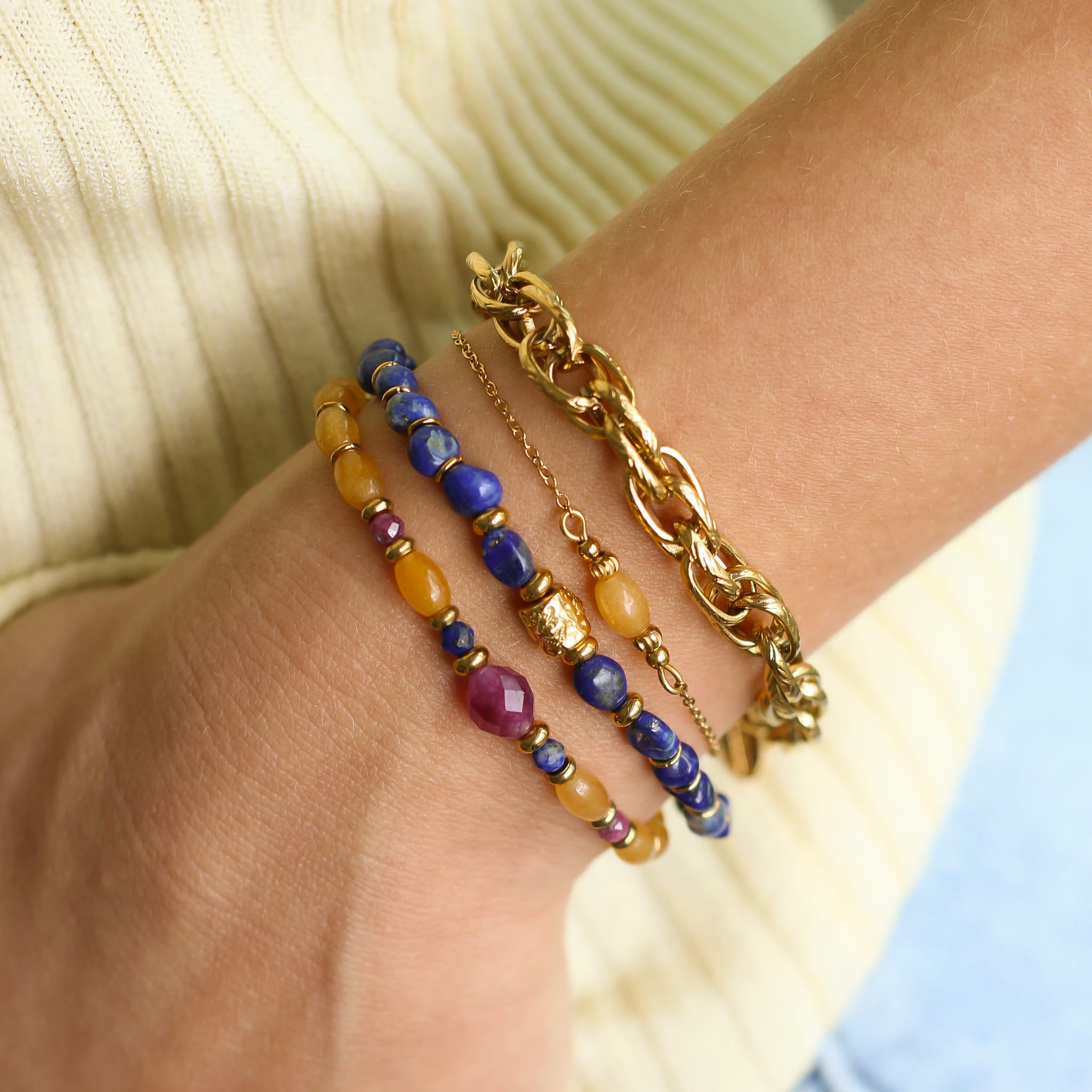 Bracelet Mosaïque Aventurine jaune et Rubis, vue rapprochée, pierre véritable, signé Mahny.