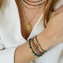 Bracelet Rubis perlé fin, gros plan sur la pierre, Mahny bijoux pierres naturelles.