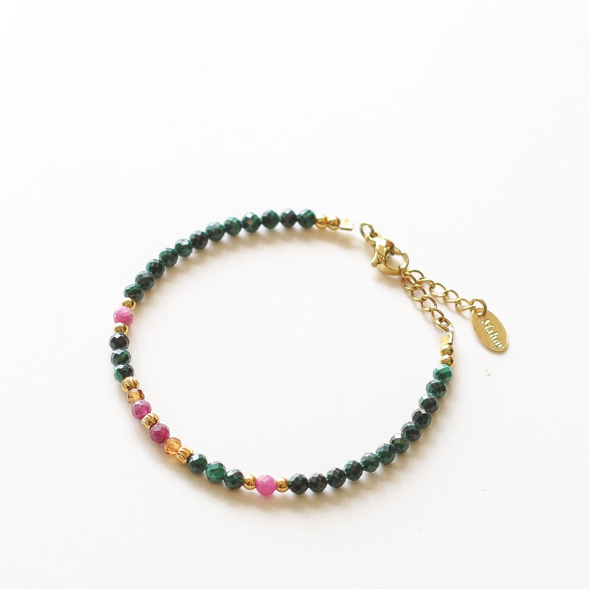 Bracelet Malachite et Rubis perlé, détail des pierres, Mahny bijoux pierres naturelles.