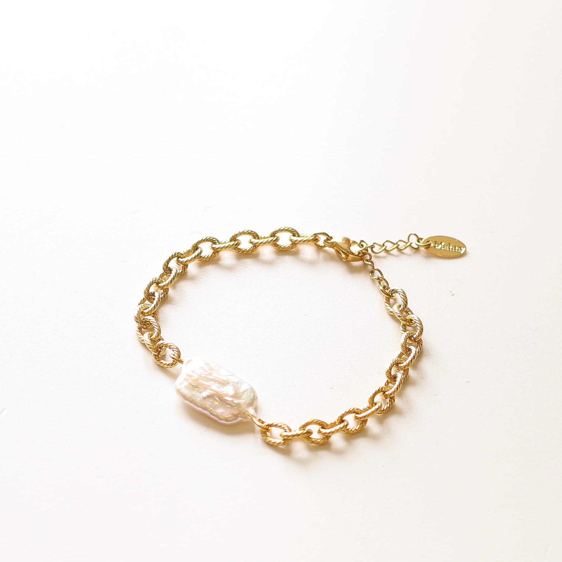 Bracelet Nacre chaîne cordage, détail des pierres, Mahny pierres assemblées main, Paris.