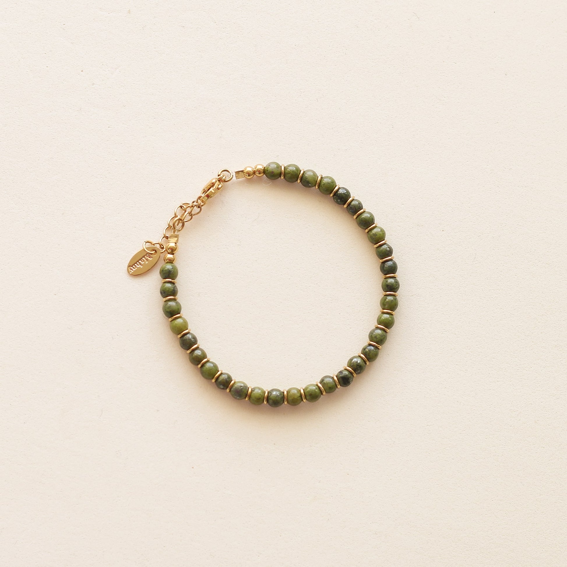 Bracelet Billie Pyrite verte monté à la main à Paris