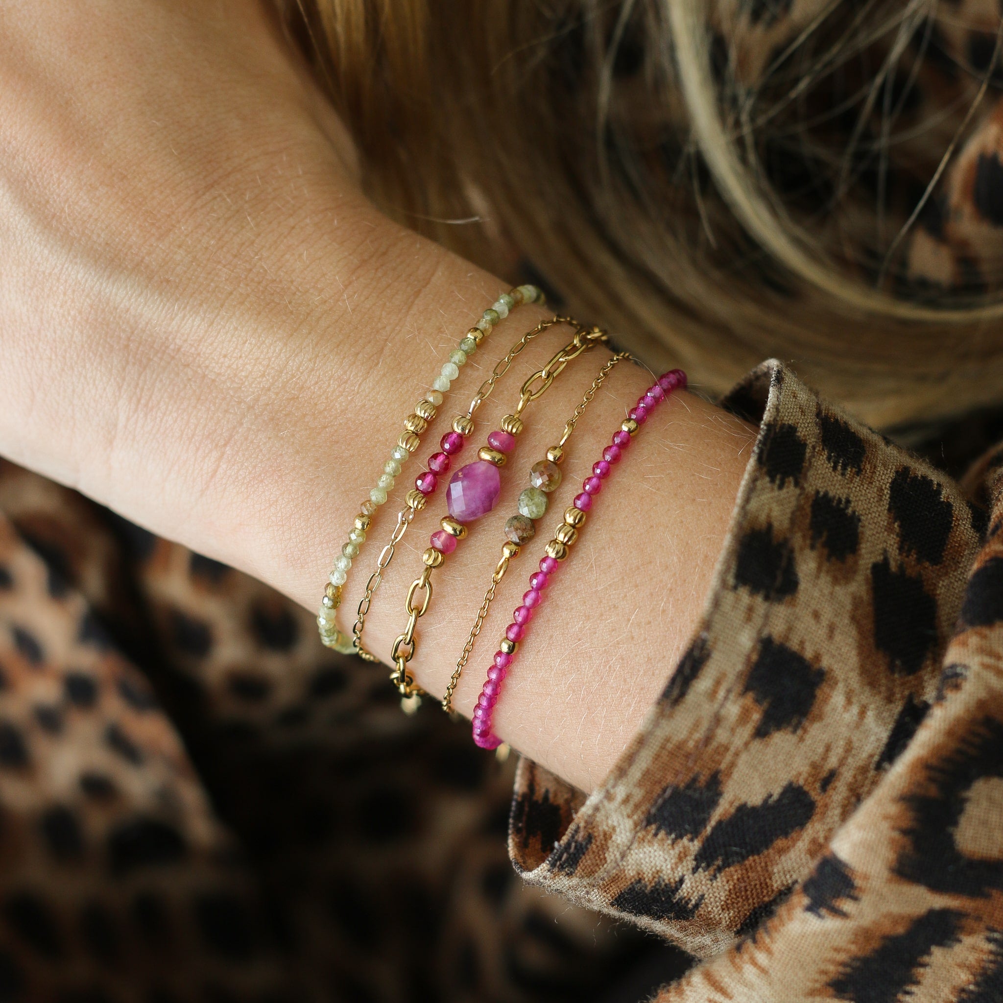 Bracelet perlé en Rubellite monté à la main à Paris