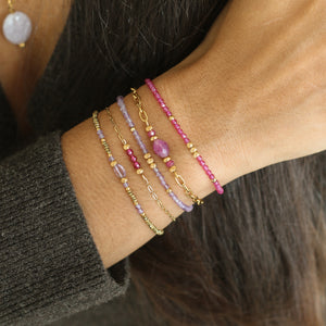 Bracelet perlé en Rubellite assemblé à la main dans un atelier parisien