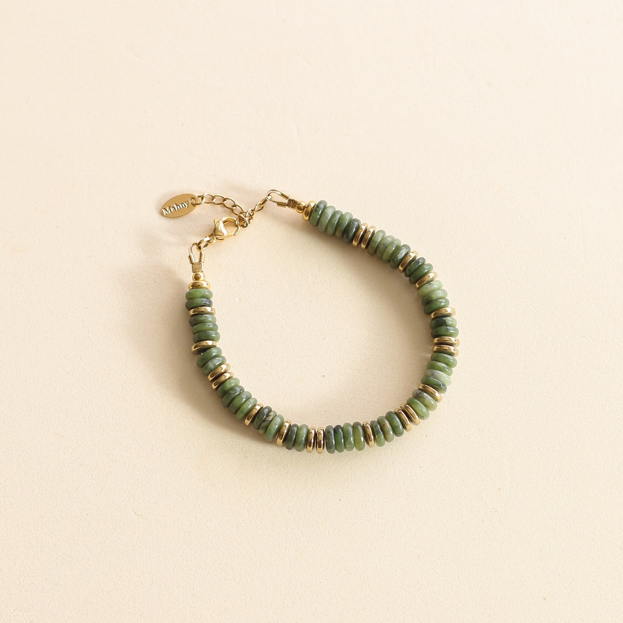 Bracelet en Serpentine monté à la main à Paris