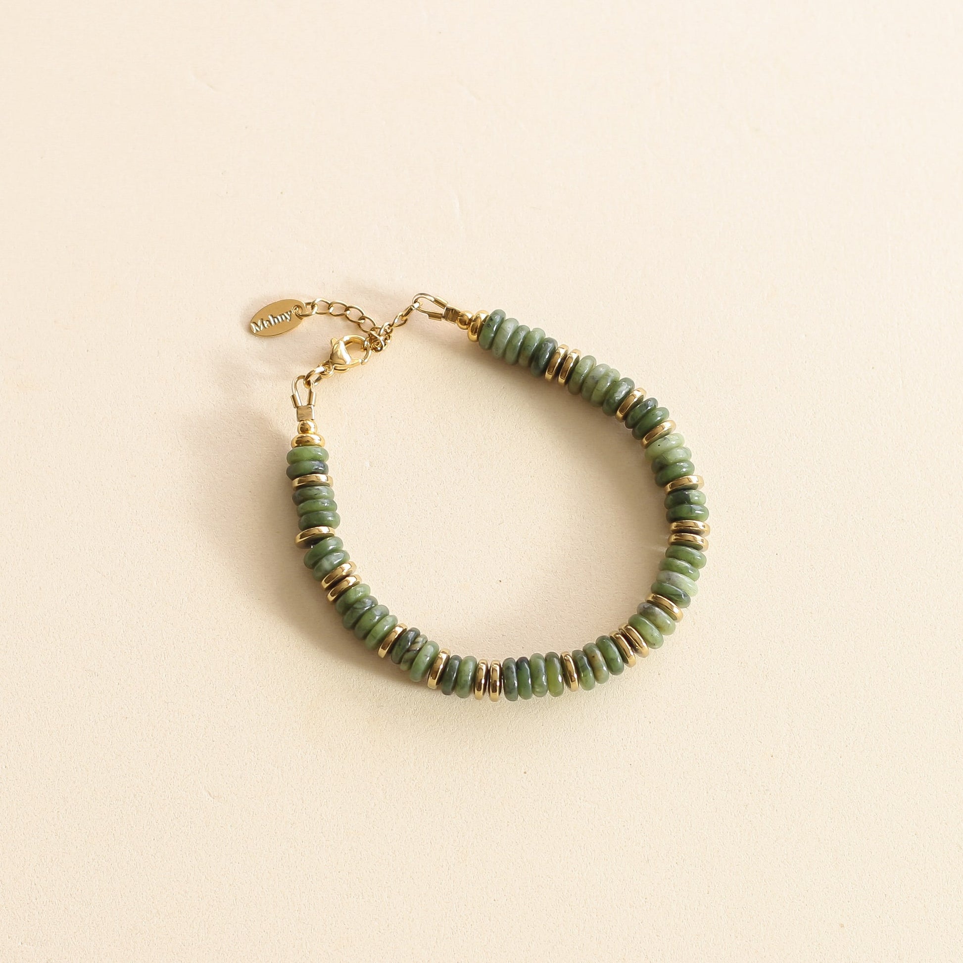 Bracelet en Serpentine monté à la main à Paris