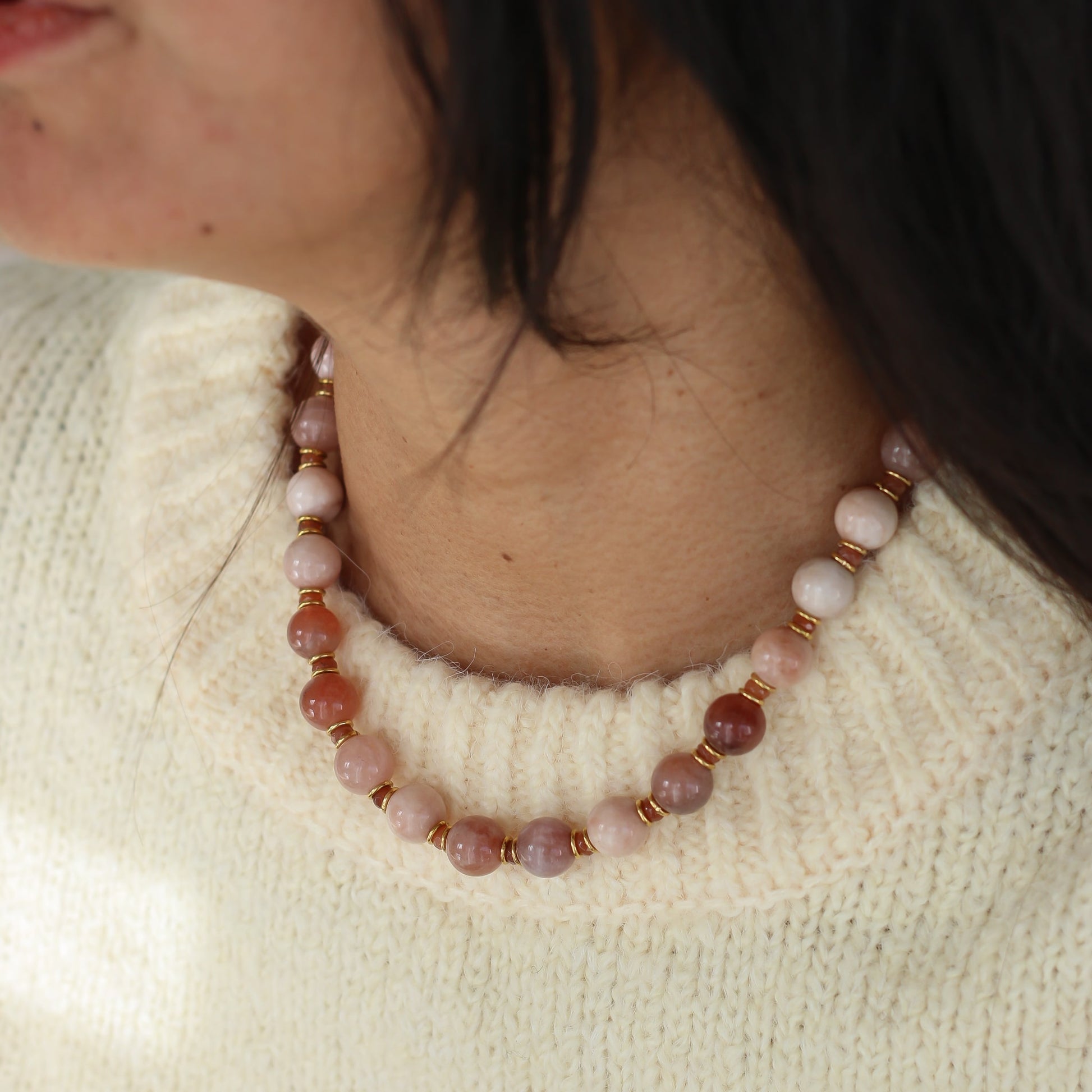 Collier Billie Rose Orangé Aragonite teintée monté à la main à Paris