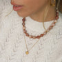 collier en perles oranges et roses d'Aragonite et d'Agate teintée aux détails dorés