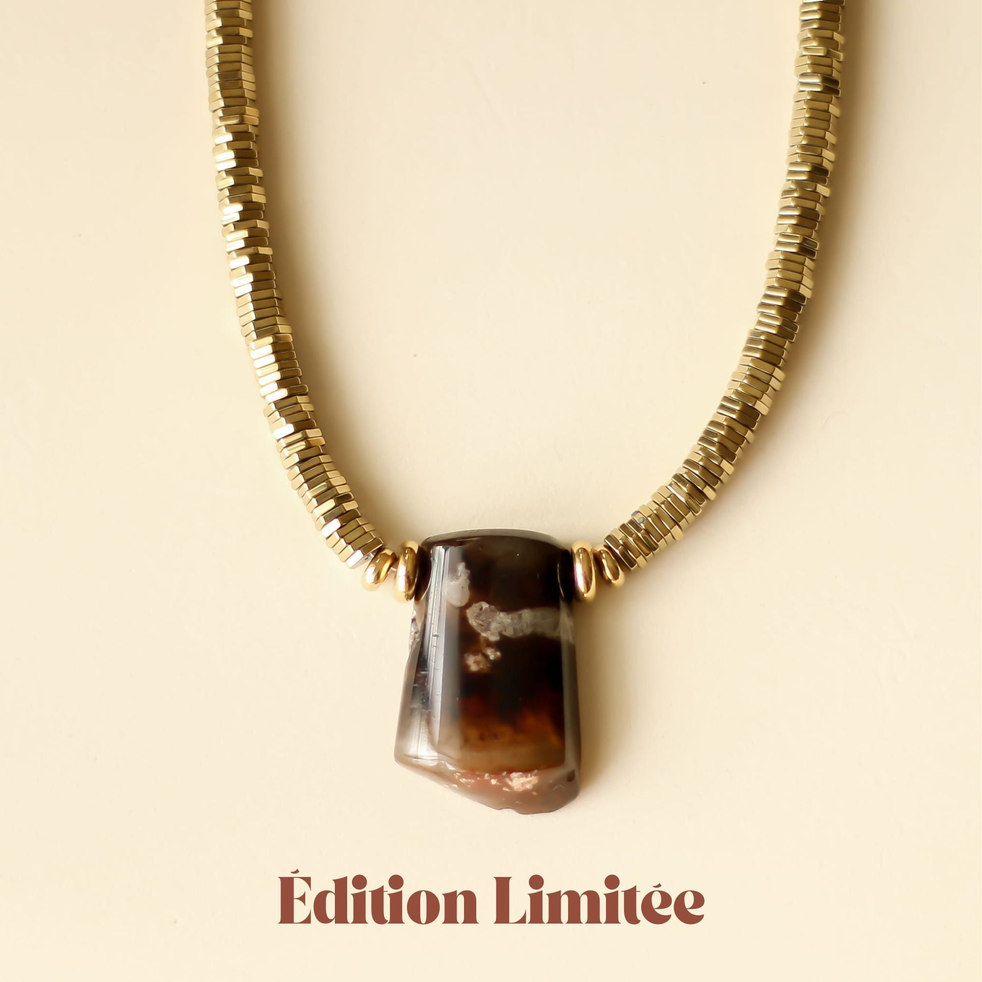 Collier agate fleur noire et hématite dorée, pierres naturelles et acier inoxydable, édition limitée Mahny Paris