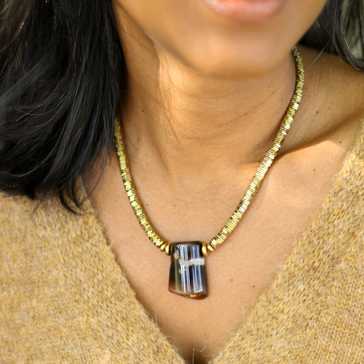 Collier Agate Fleur noire et Hématite dorée