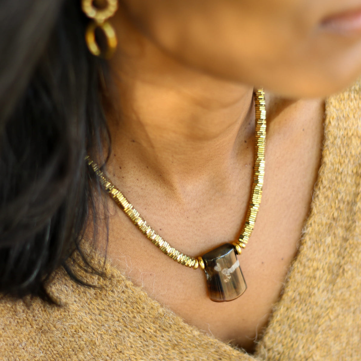 Collier Agate Fleur noire et Hématite dorée